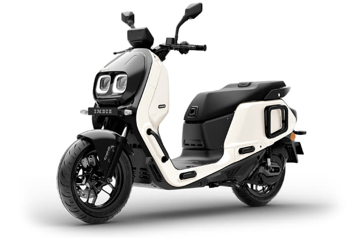 River Indie front three quarter white